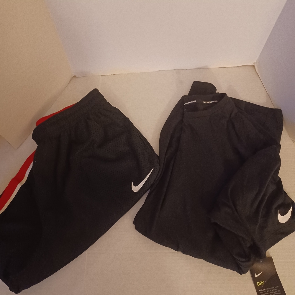 Nike "Lot Of Two" Basketball Breathe Elite Top & Shorts. Brand New. Mens Size XL